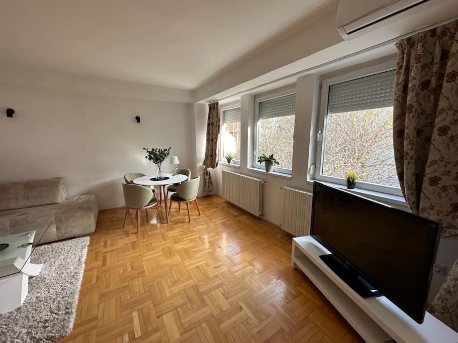 Nn Apartment Skopje Luaran gambar